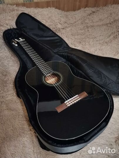 Классическая гитара yamaha c40 вместе с чехлом