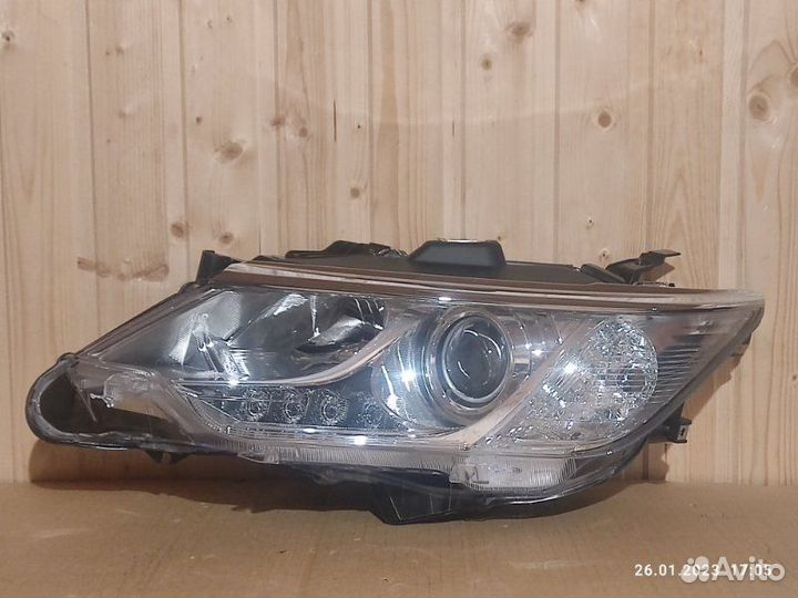 Фара левая галоген передняя левая Toyota Camry