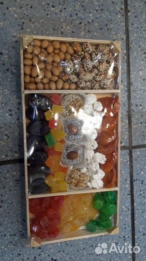 Подарочные наборы из орехов и сухофруктов