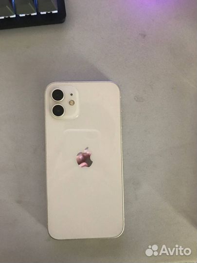 Телефон iPhone 12