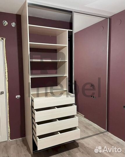 Шкаф купе с зеркалом