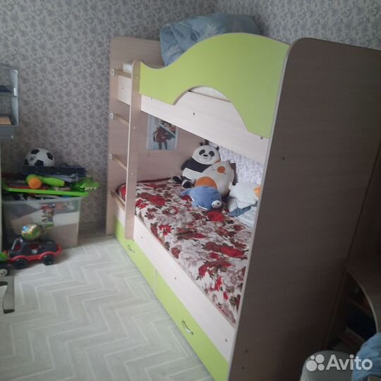 Двухъярусная кровать