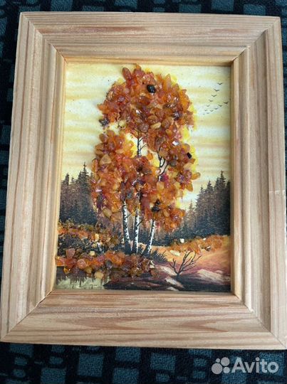 Миниатюры из янтаря в дереве