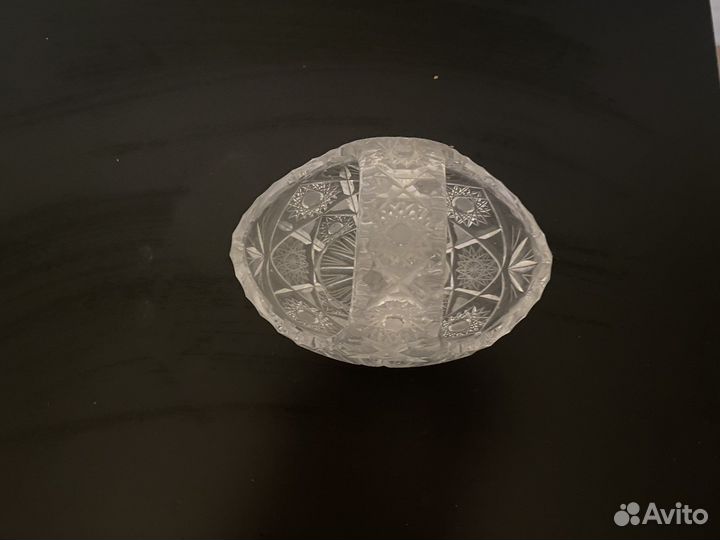 Хрустальная конфетница с ручкой