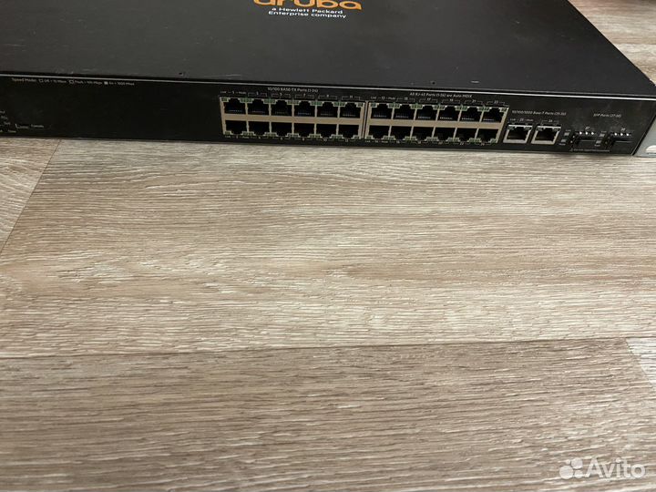 Коммуникатор aruba на 24 порта