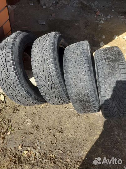 Pirelli Ice Zero 215/65 R16