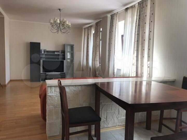 2-к. квартира, 84 м², 1/4 эт.