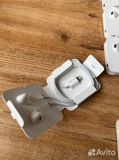 Новые наушники EarPods Lightning для iPhone