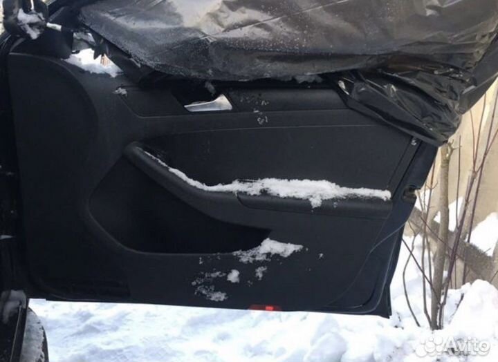 Обшивка передняя правая дверь Volkwagen Jetta 6