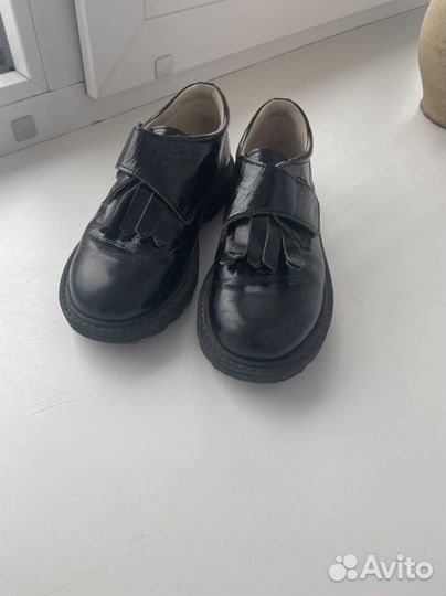 Школьные туфли