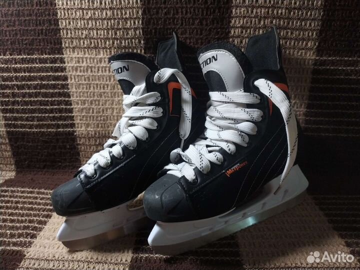 Коньки хоккейные