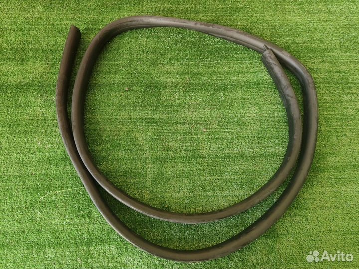 Уплотнитель проёма задней лев двери Renault duster