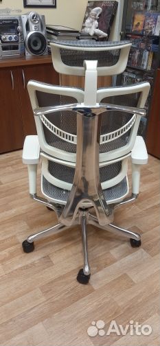 Эргономичное кресло Expert Fly с подножкой