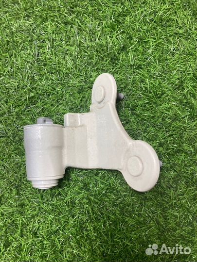 Петля двери задняя правая Mercedes E W212 3.5 M272