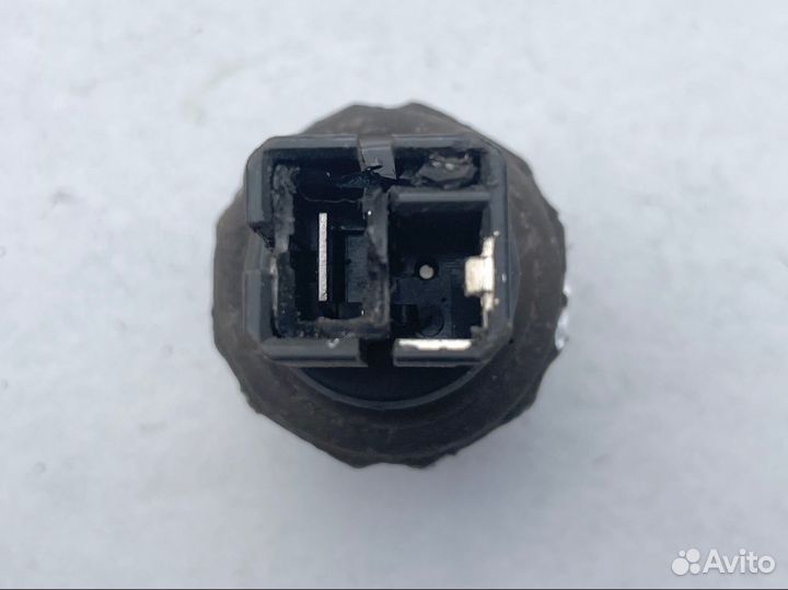 Датчик давления масла Nissan Primera P12