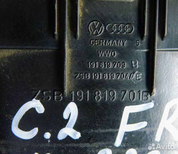 Дефлектор торпедо правый VW Golf 2