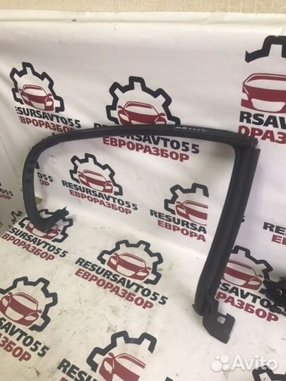 Уплотнительная резинка боковой двери задняя правая