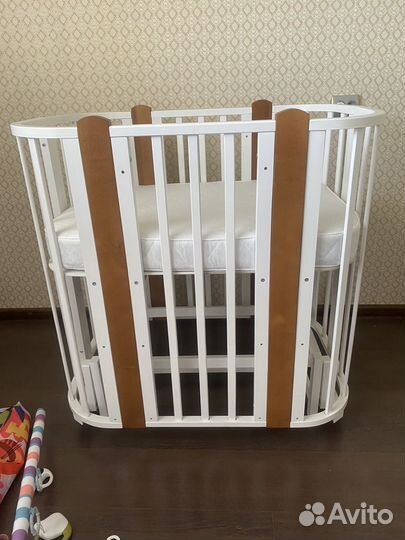 Кроватка для новорожденных с маятником б/у