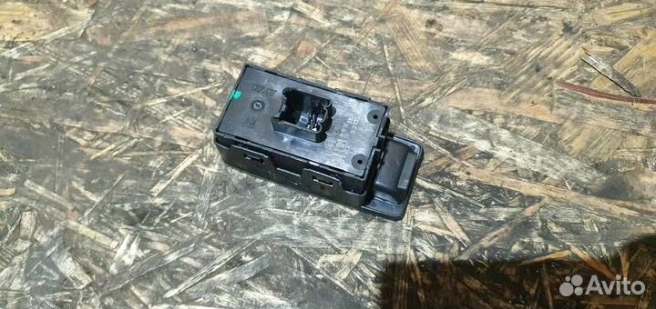 Кнопка стеклоподъемника Opel Insignia 2008-2017