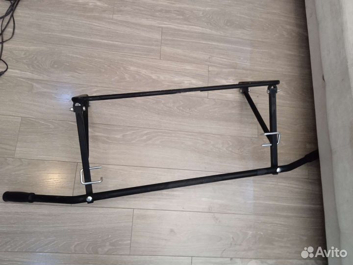 Турник настенный