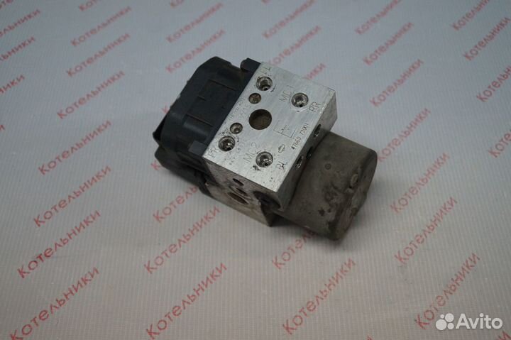 Nissan 47660-7J010 Блок ABS