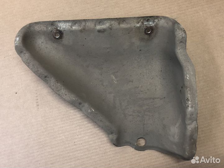 Крышка выпускного коллектора Мицубиси Кольт