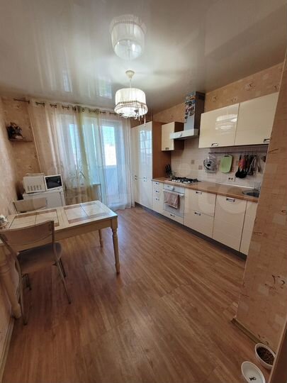 2-к. квартира, 56 м², 8/10 эт.