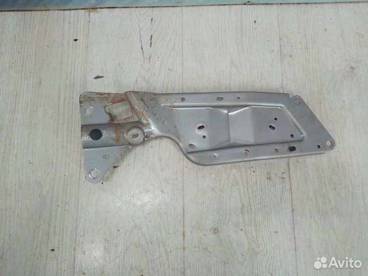 Кронштейн nissan almera G15