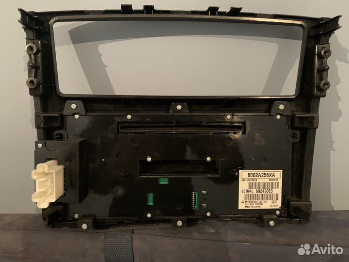 Панель магнитолы Паджеро 4