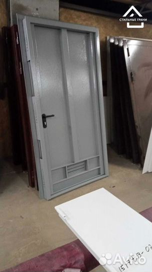 Дверь стальная техническая