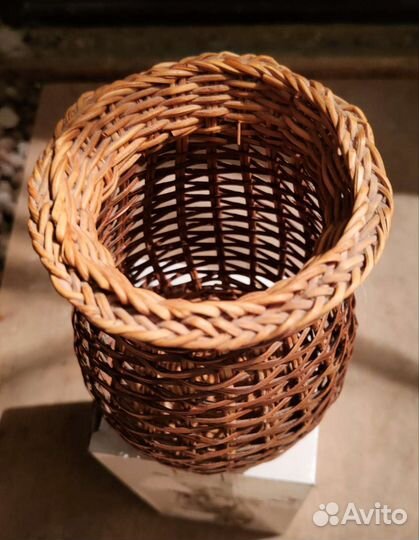 Ваза и кашпо для цветов плетеные