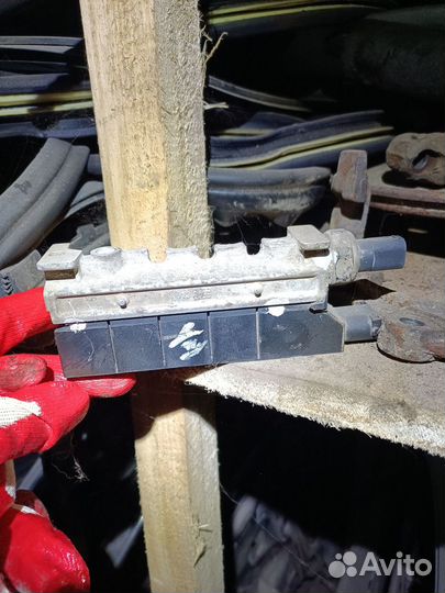 Блок клапанов пневмоподвески mercedes 220