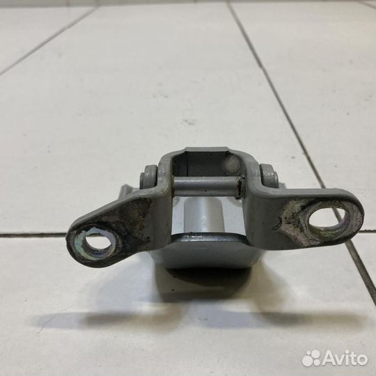 Петля двери задней левой нижняя SsangYong Actyon S