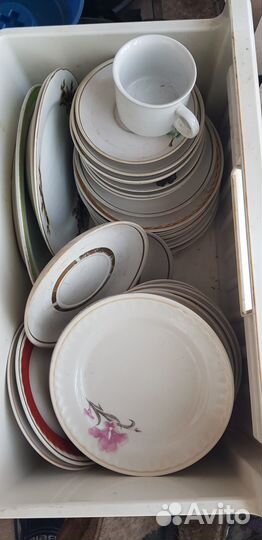 Посуда тарелки кружки