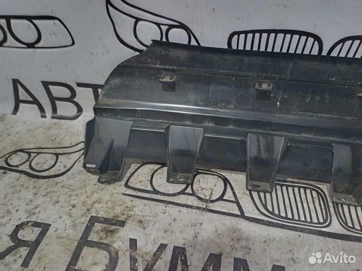 Направляющая заднего бампера BMW F10