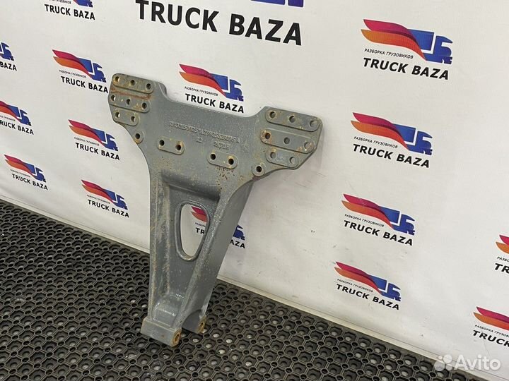 AZ9925528095 Кронштейн нижних реактивных штанг