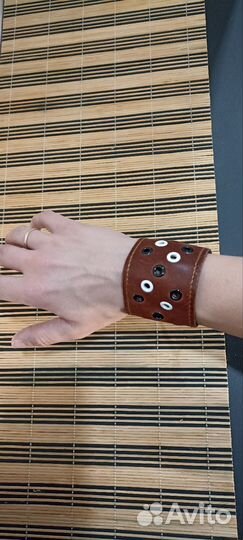 Кожаный браслет