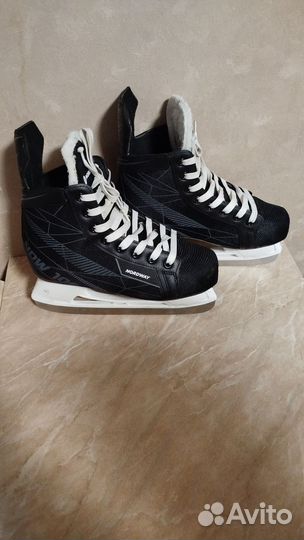 Коньки хоккейные