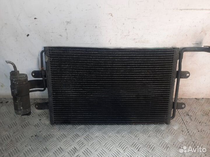 Радиатор кондиционера Volkswagen Golf хэтчбэк 5