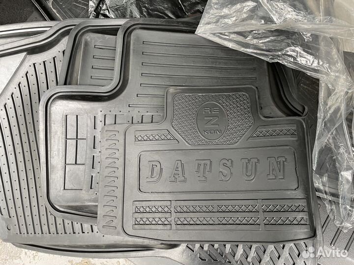 Резиновые коврики в салон автомобиля Datsun