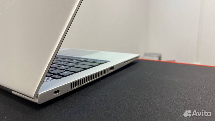 HP EliteBook 830 G5 - core i5 8350U - SSD 256Gb