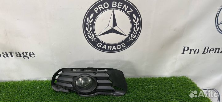 Фара противотуманная правая Mercedes-Benz C-Класс