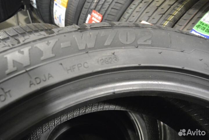 ONYX NY-W702 225/45 R18 95H