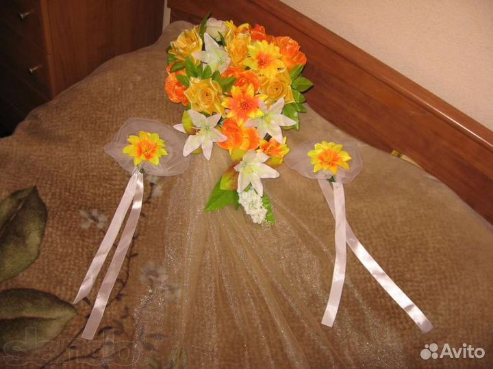 Свадебные цветы на машину