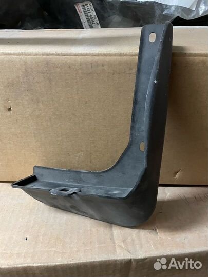 Брызговик задний правый Hyundai Solaris