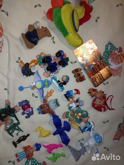 За все. Игрушки маленькие киндер и разные