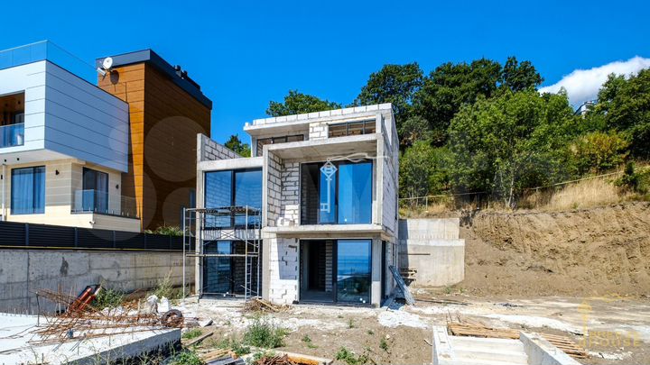 Дом 240 м² на участке 4,8 сот.