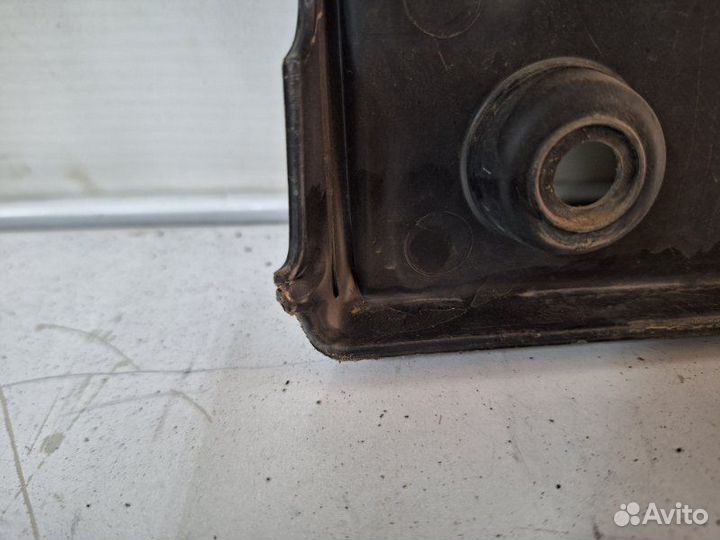 Рамка для номера передняя Volkswagen Tiguan 5N1