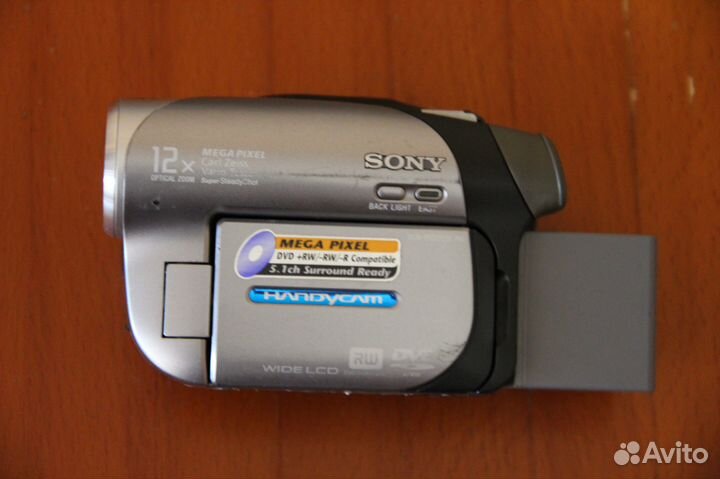 Видеокамера Sony DCR-DVD202E