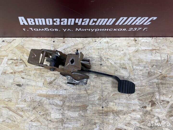 Педаль тормоза Renault Logan